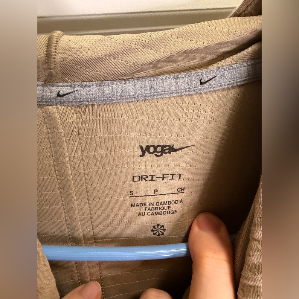 Mens Nike Tan Dri-FIT Yoga Top - Picture 3 of 3